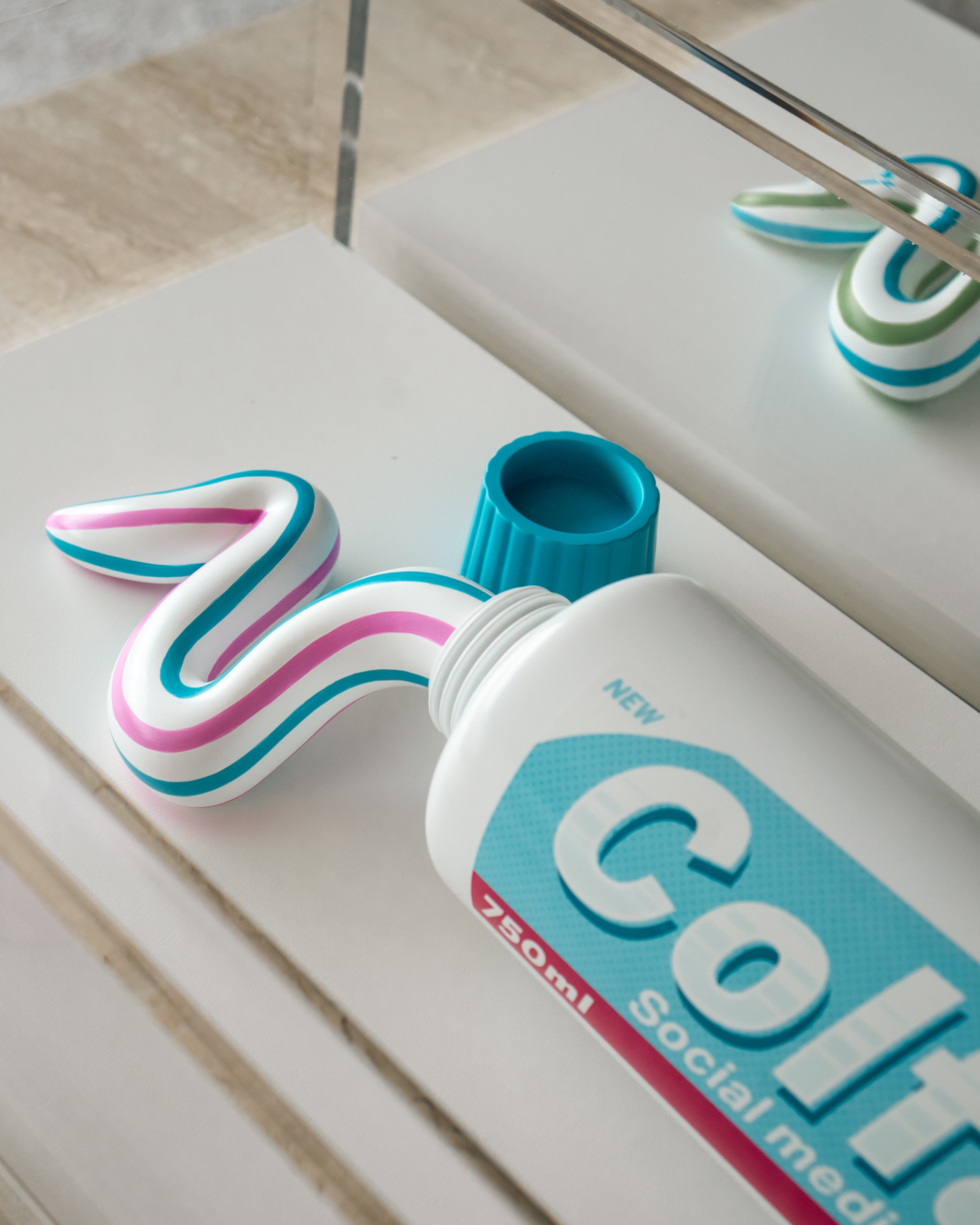 Colfake — Social Media Freshness